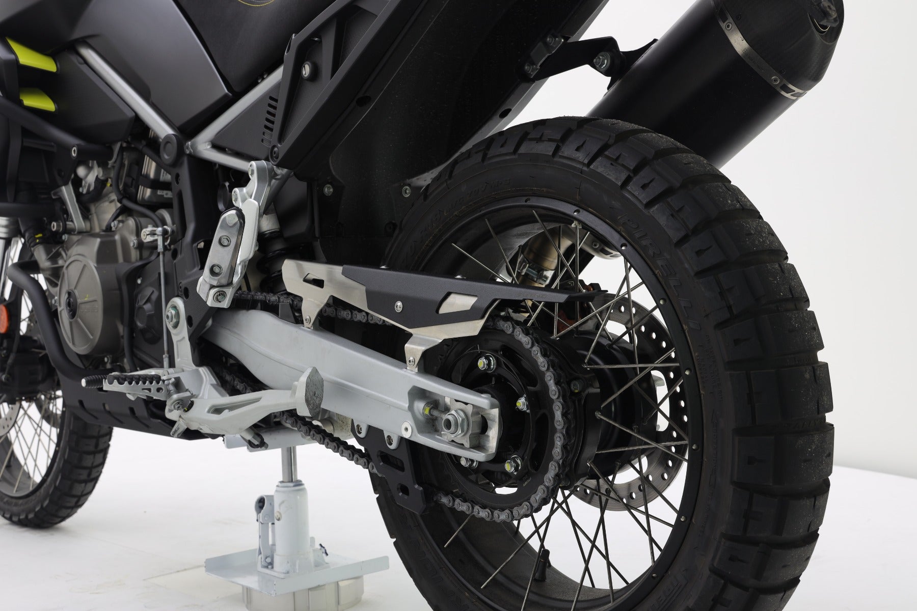 ISOTTA Protezione catena per APRILIA TUAREG 660 2022>