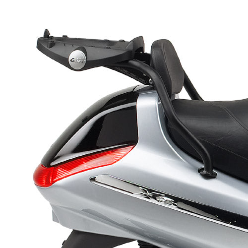 GIVI Attacco posteriore specifico per bauletto MONOLOCK® SR102M per PIAGGIO X8 125-200 2004-2006