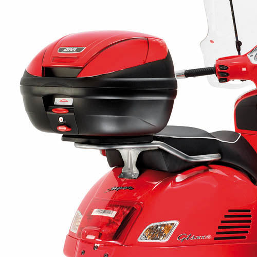 GIVI Attacco posteriore cromato specifico per bauletto MONOLOCK® SR131 per PIAGGIO VESPA 300