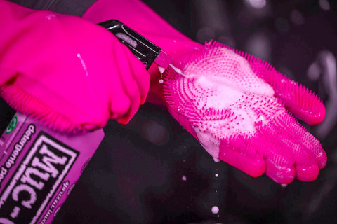 MUC-OFF COMPLETE CARE KIT FOR BICYCLES AND MOTORCYCLES: ULTIMATE SOLUTION FOR MAINTENANCE AND CLEANING