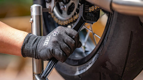 MUC-OFF CLEANING AND MAINTENANCE KIT FOR BICYCLE AND MOTORCYCLE CHAINS