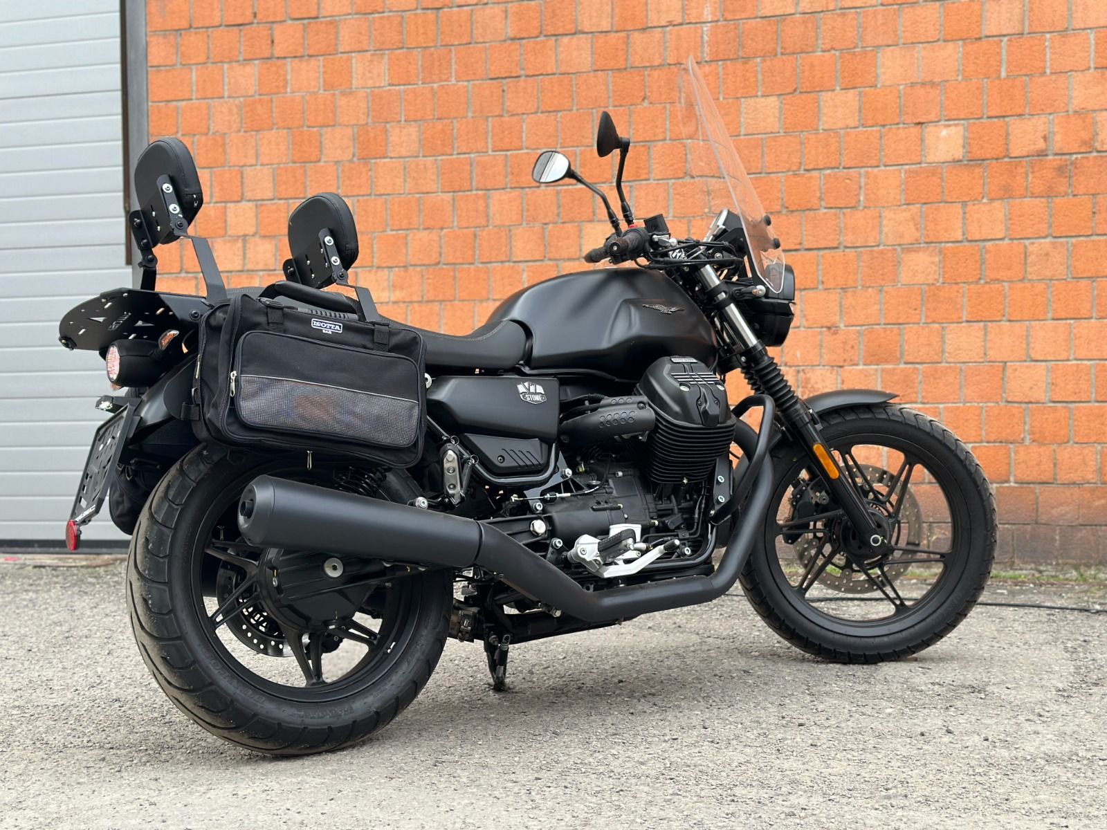 ISOTTA Parabrezza Maxi per MOTOGUZZI V7 STONE (E5) 2021-2024