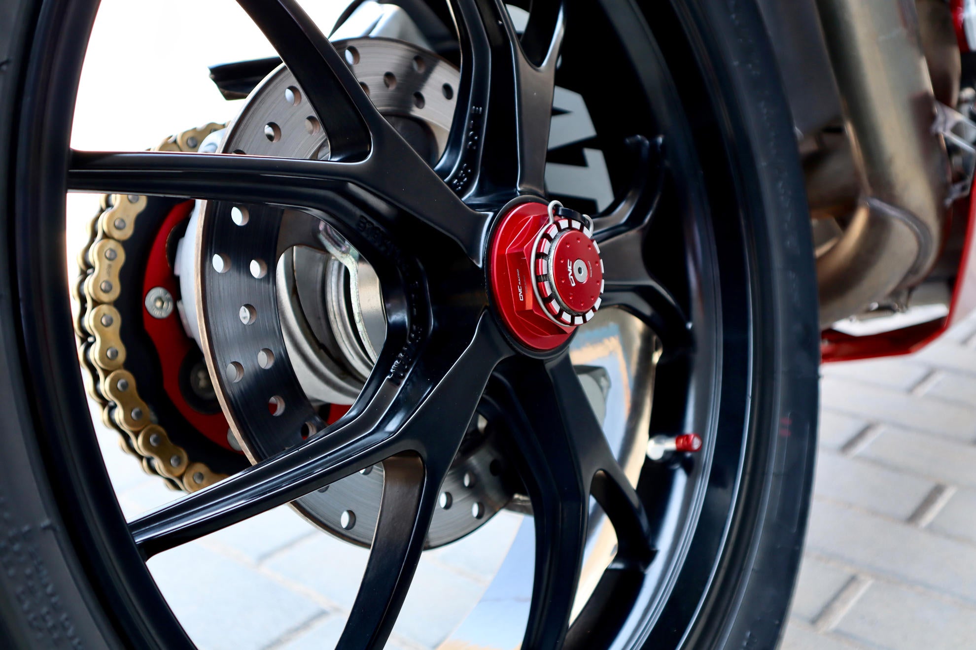 CNC RACING Dado ruota posteriore DX BICOLOR