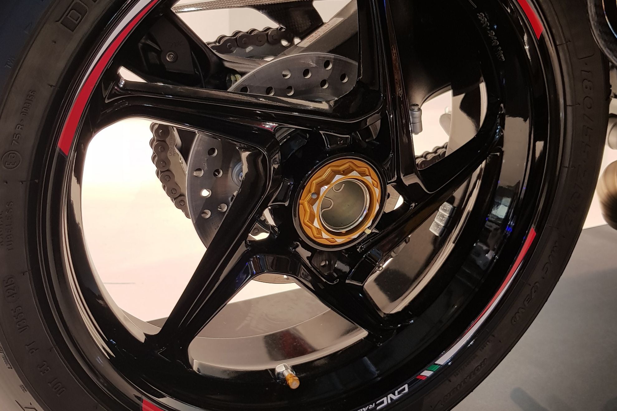 CNC RACING Dado ruota posteriore DX BICOLOR