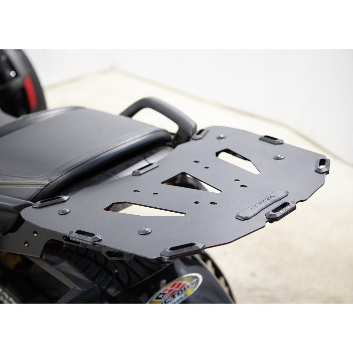 ISOTTA PORTAPACCO POSTERIORE XL IN FERRO CAN AM SPYDER F3 2014>