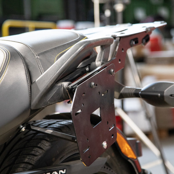 ISOTTA COPPIA SUPPORTO BORSE LATERALI (PER BORSE RIGIDE) CAN AM SPYDER F3 2014>