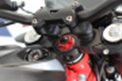 TUERCA RUEDA TRASERA EVOTECH HONDA AFRICA TWIN YAMAHA DIRECCIÓN ROJA